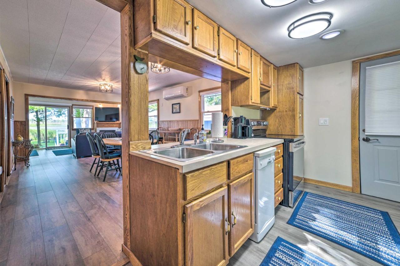 East Tawas Lakefront Getaway With Kayaks And Deck Buitenkant foto